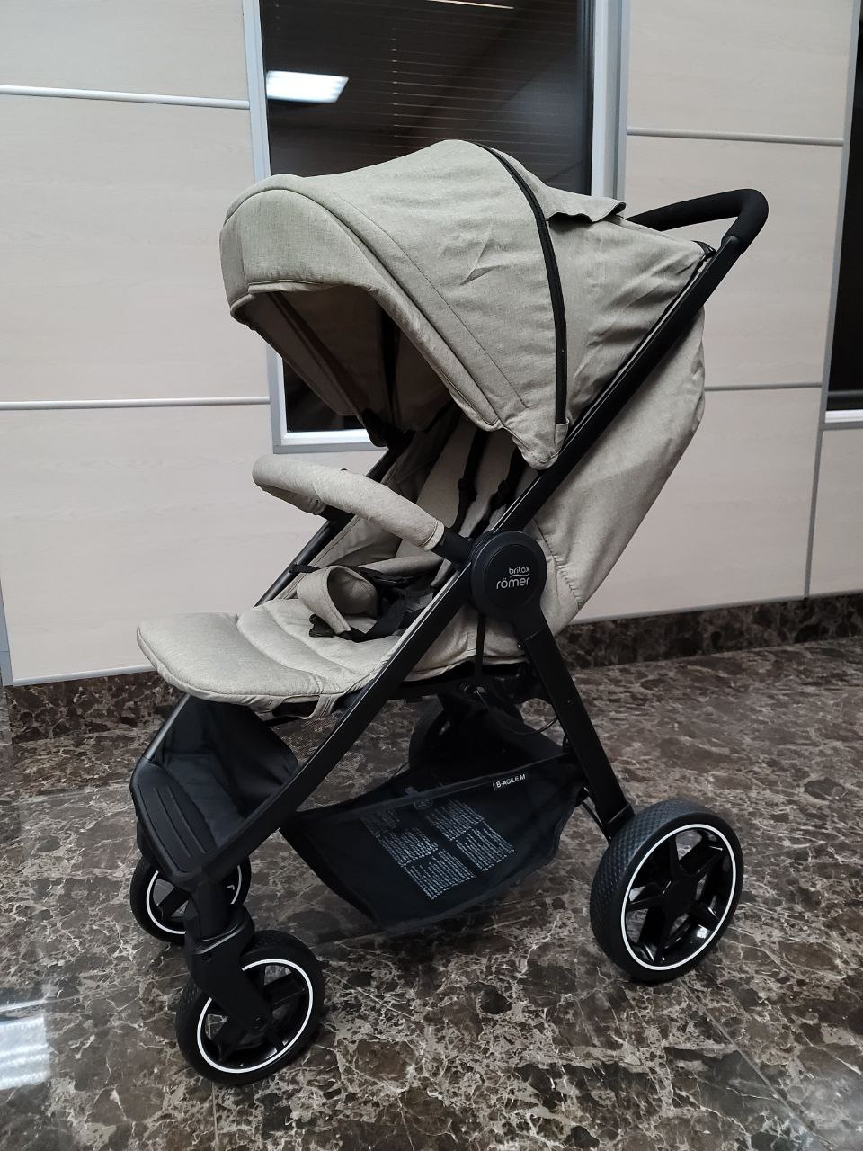 Продажа детской коляски Britax B-Agile M, цвет бежевый, состояние: уценка. Тест-драйв и доставка по России.