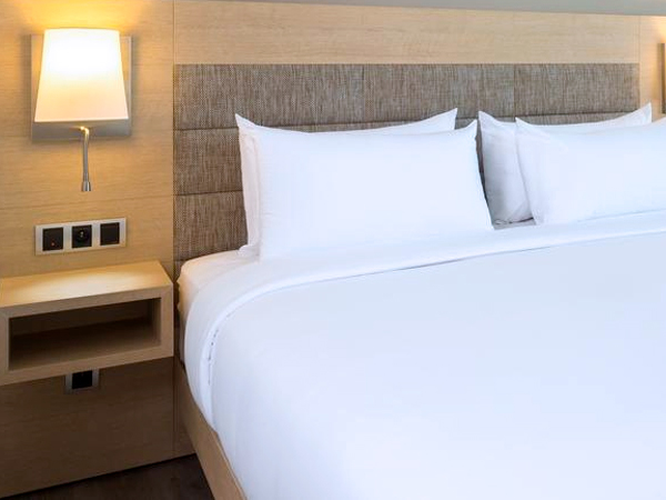 кровати и изголовья для гостиниц