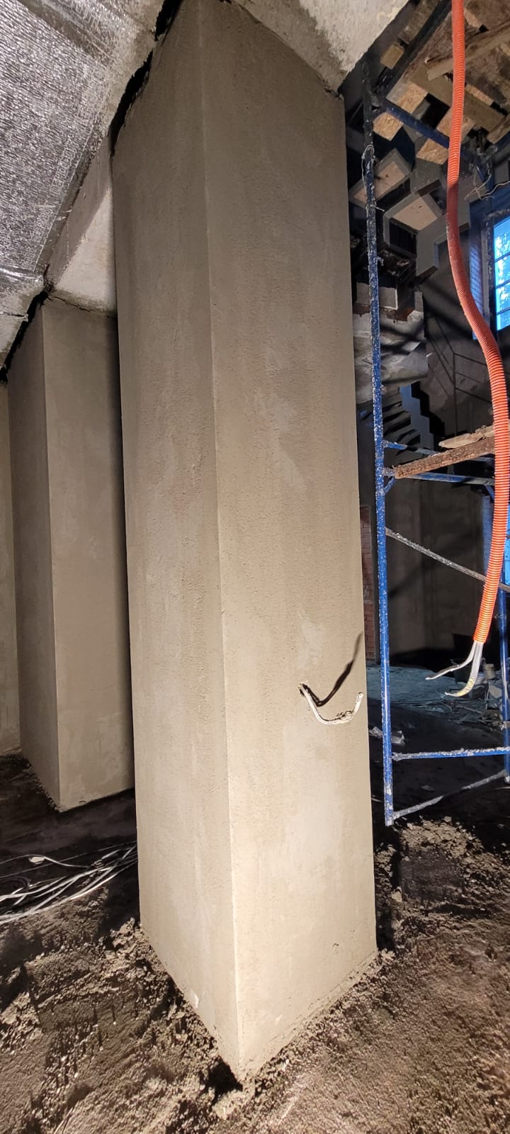 Инструменты для нанесения штукатурки Какие инструменты нужны для нанесения штукатурки внутри дома?