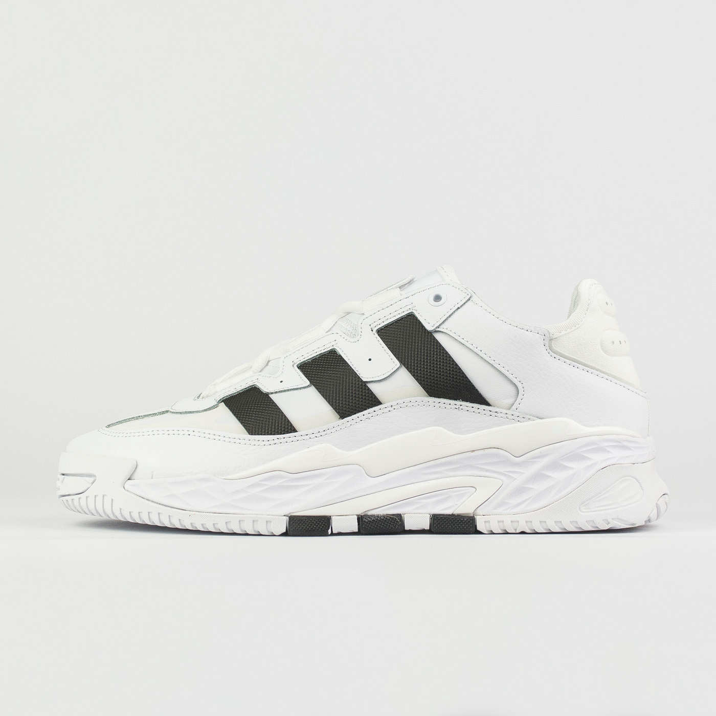 Niteball White/Black Str чаще выбирают клиенты