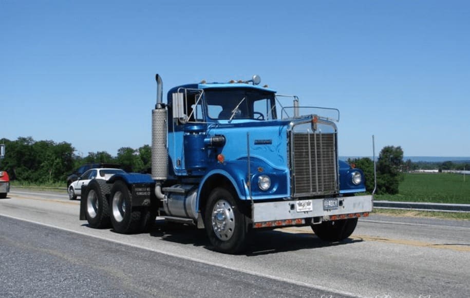 Эвакуатор Kenworth W900, тягач