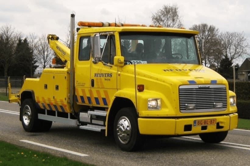 Эвакуатор Freightliner FL60