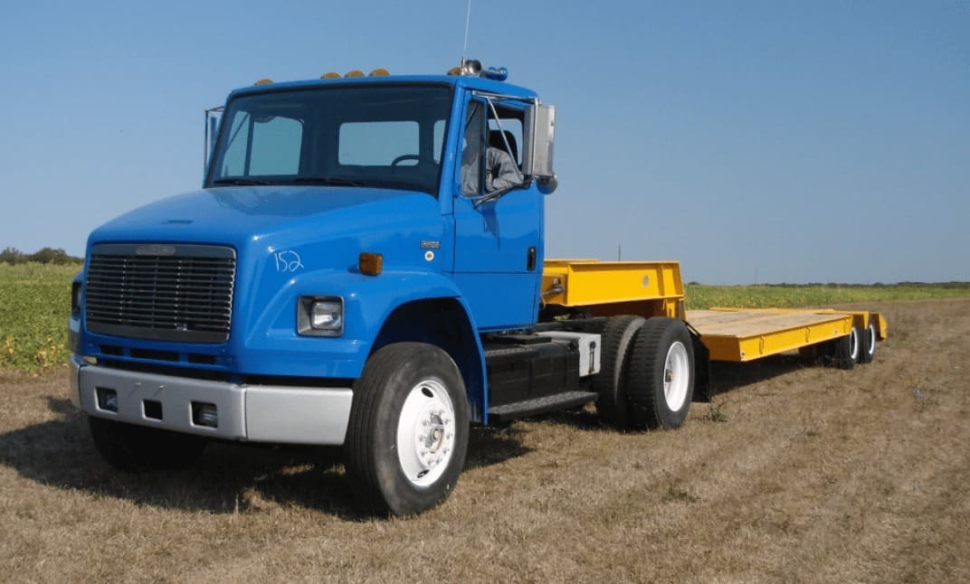 Эвакуатор Freightliner FL106, трал