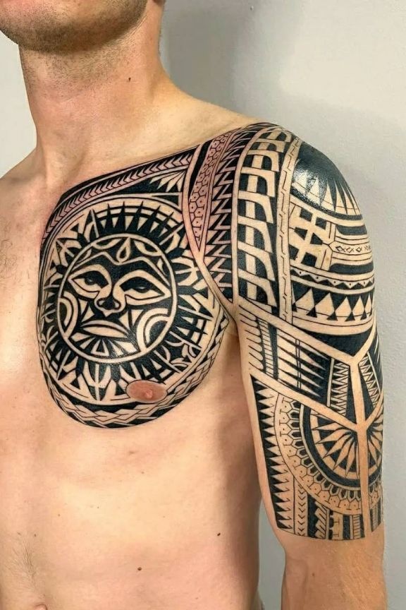 полинезия татуировка на плече и груди Новосибирск
