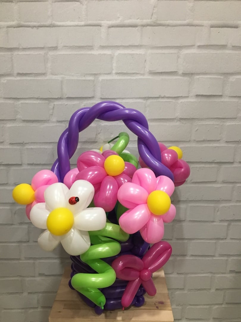 корзина с цветами из шариков