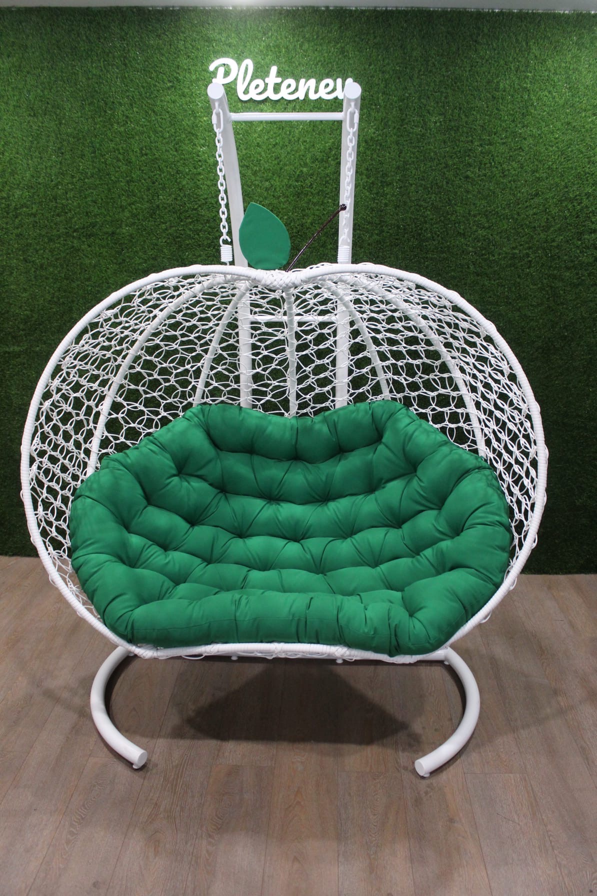 Подвесное кресло ЯБЛОКО цвет белый с зеленой подушкой