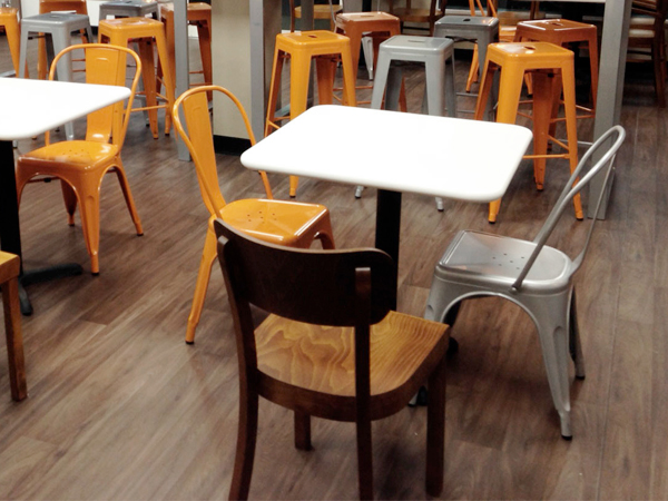 столы и стулья для кафе