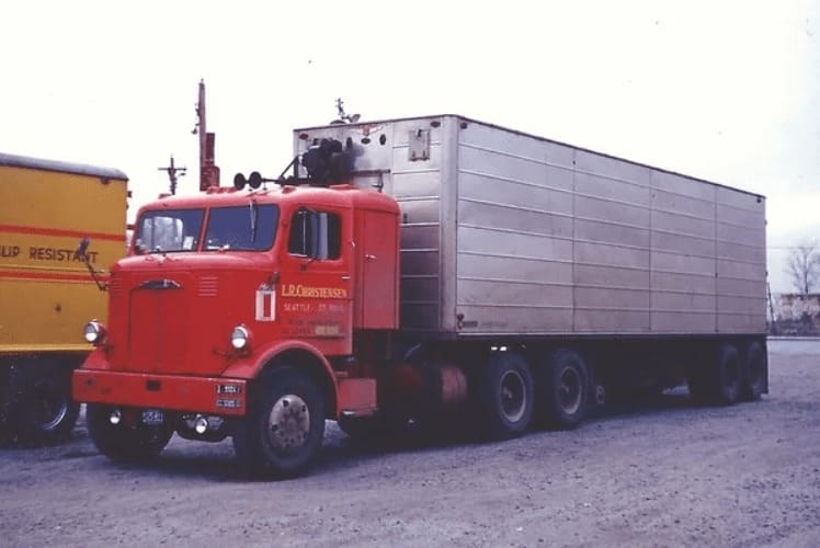 Эвакуатор MACK W71, тягач