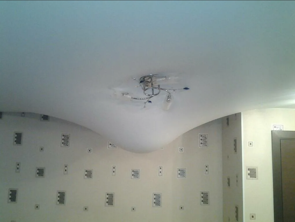 Проверьте и исправьте возможные повреждения в потолке.