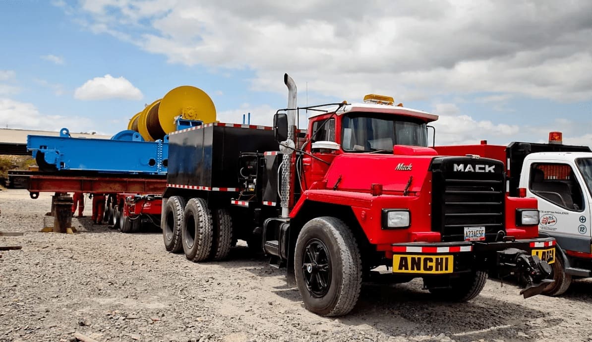 Эвакуатор MACK DM800, тягач