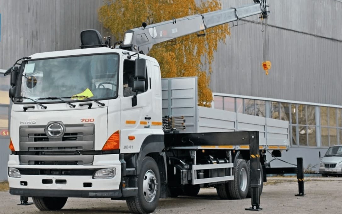 Эвакуатор HINO 700