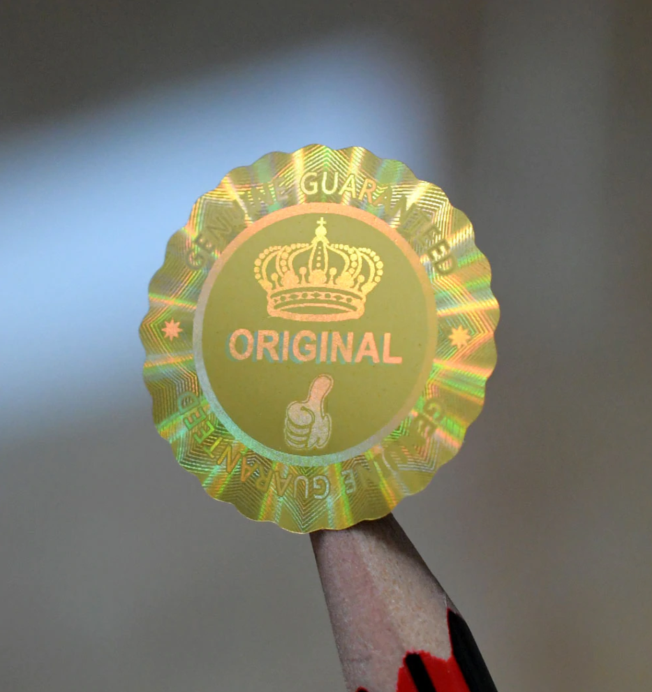 Голографическая наклейка Original Корона на золотой фольге 20 мм