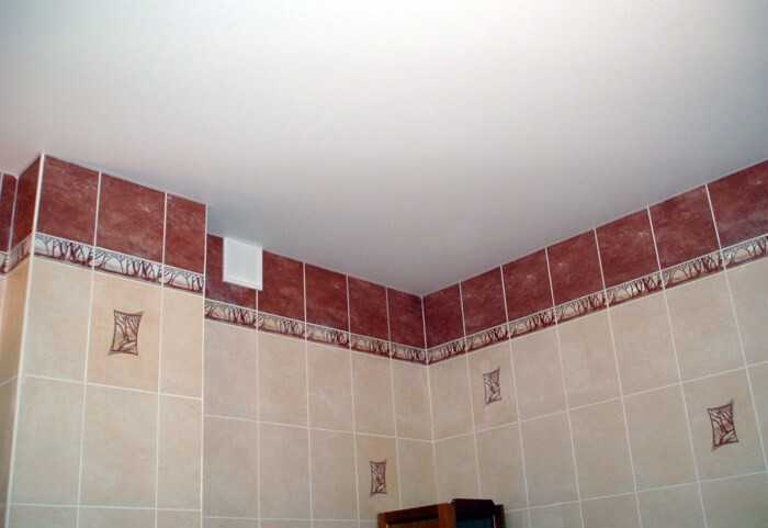 Потолки в ванную