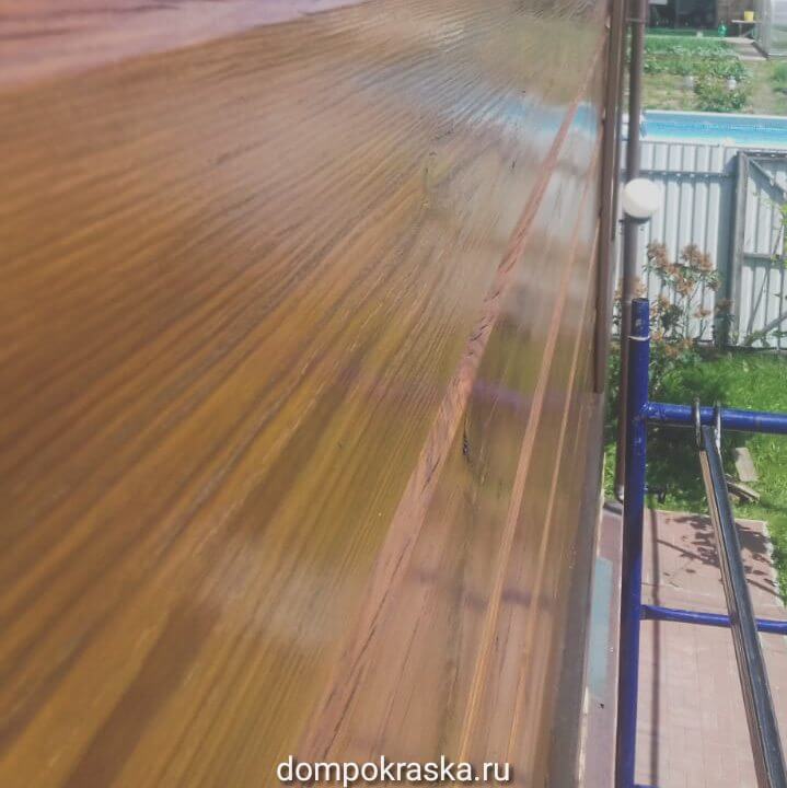 Покраска деревянного дома маслом