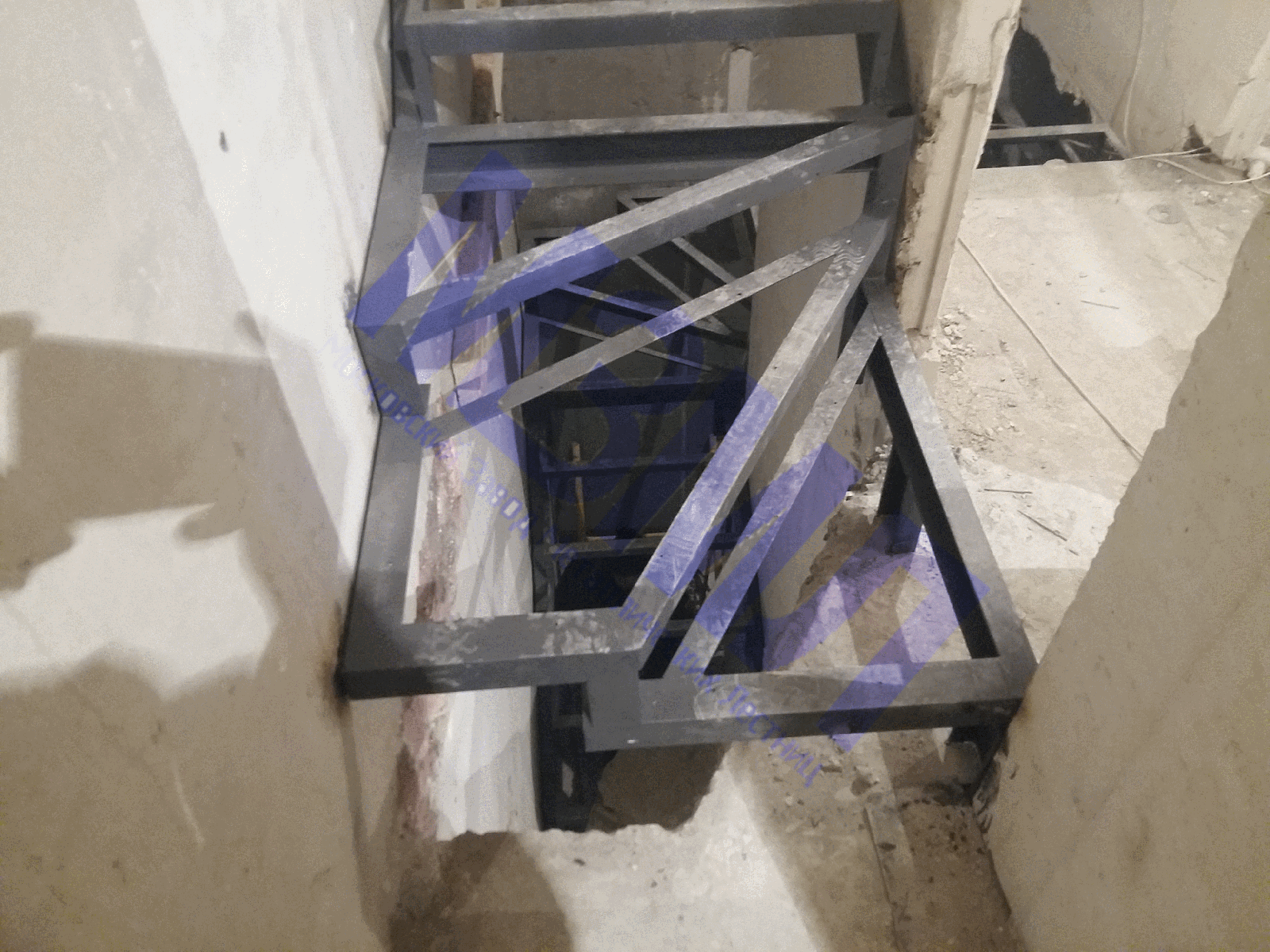 металлическая лестница,, металлический каркас лестницы, 