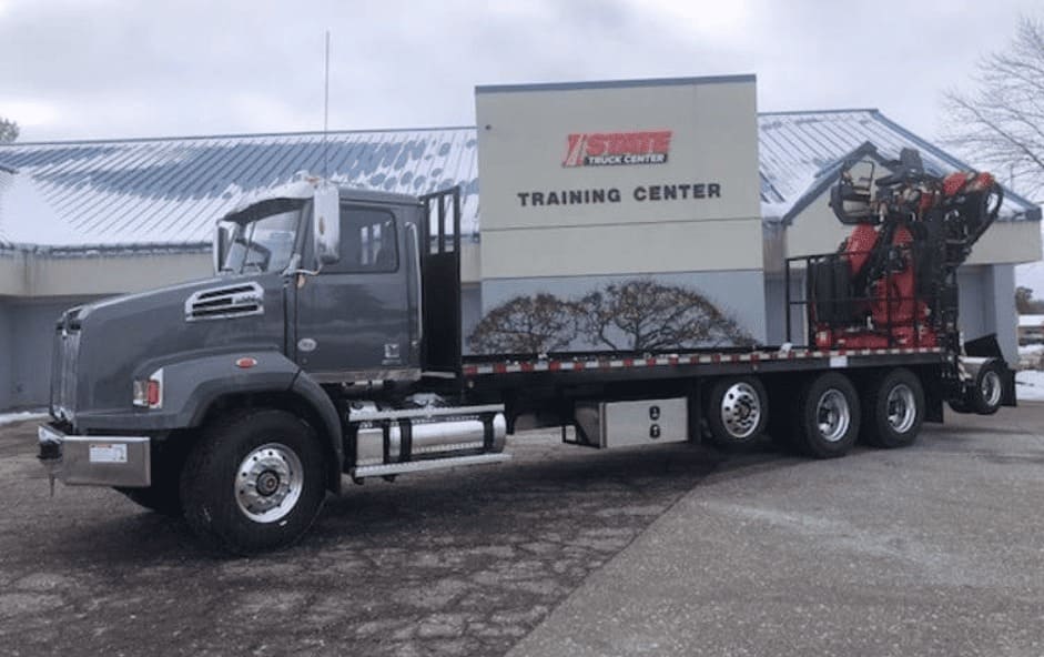 Эвакуатор WESTERN STAR 4700 SB с КМУ