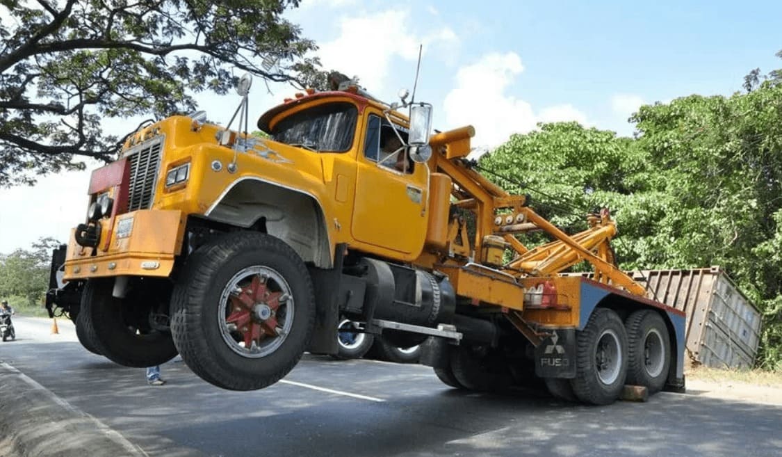 Эвакуатор MACK R600