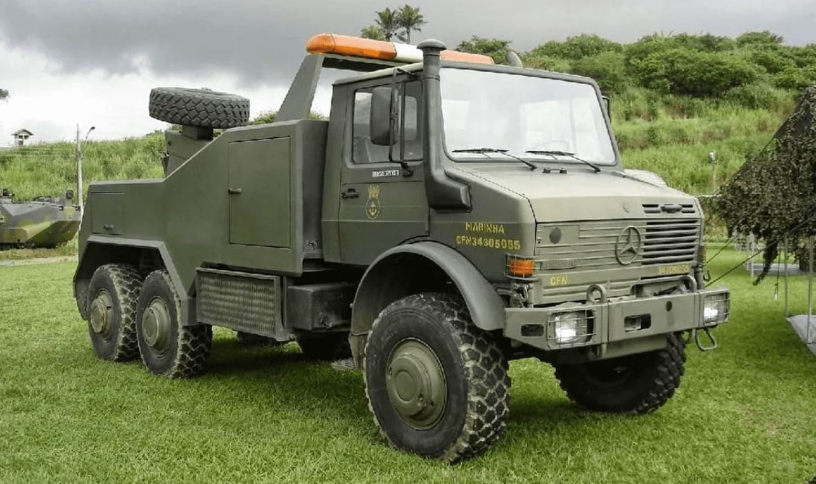 Эвакуатор Mercedes Benz Unimog Socorro