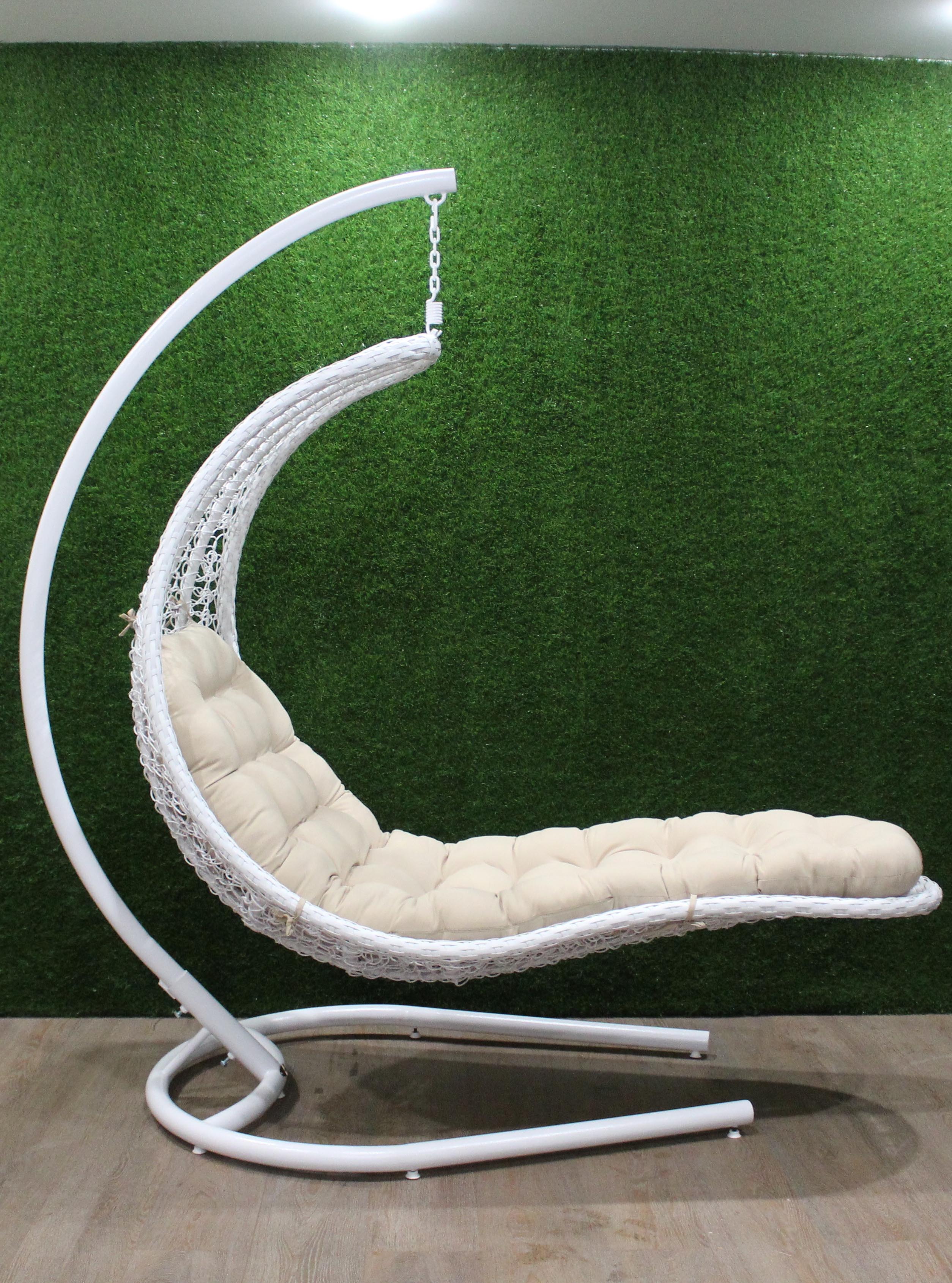 Подвесное кресло ШЕЗЛОНГ Премиум вид в профиль цвет белый с бежевой подушкой