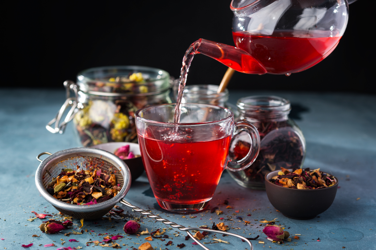 Фруктовый чай виды. Фруктовый чай каркаде. Фруктово-ягодный чай. Ягодный чай. Чай с фруктами.