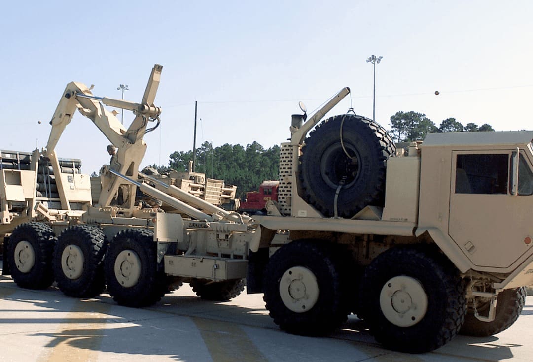 Эвакуатор OSHKOSH M985, военный