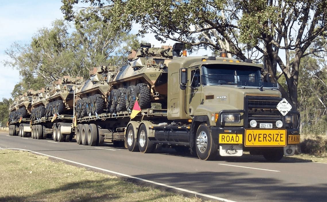 Эвакуатор MACK Road Train, тягач, трал