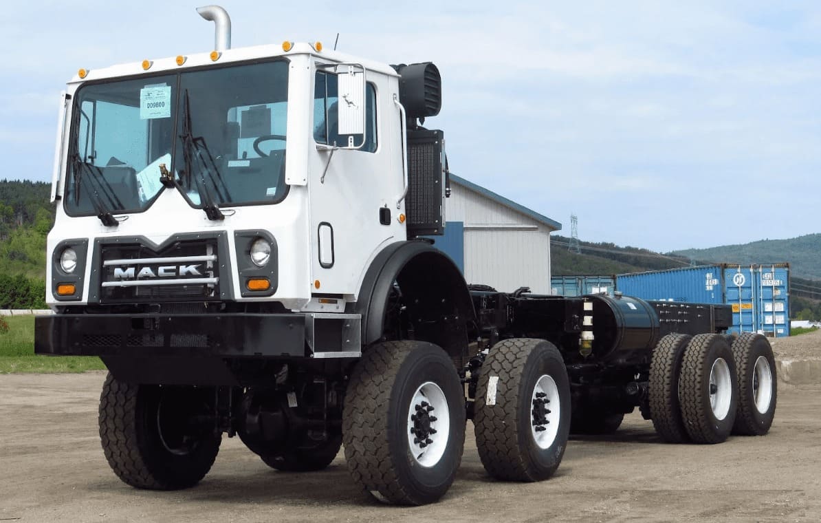 Эвакуатор MACK MRU613, 8x8, тягач