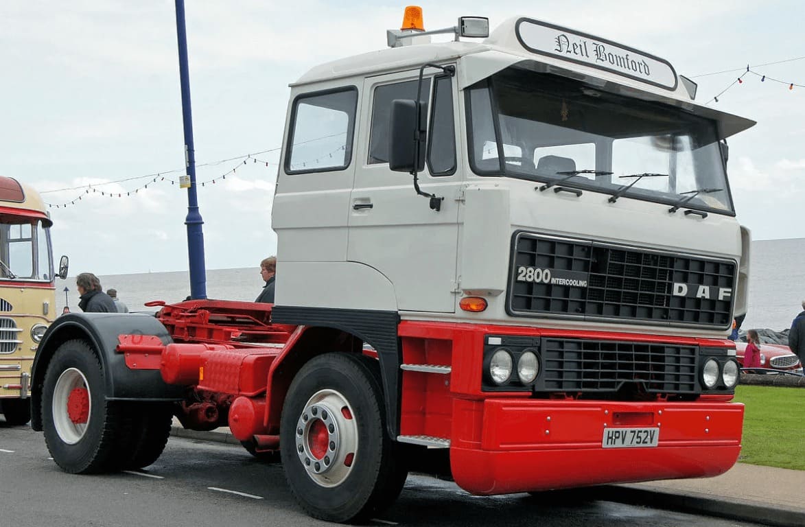 Эвакуатор DAF F2800, тягач