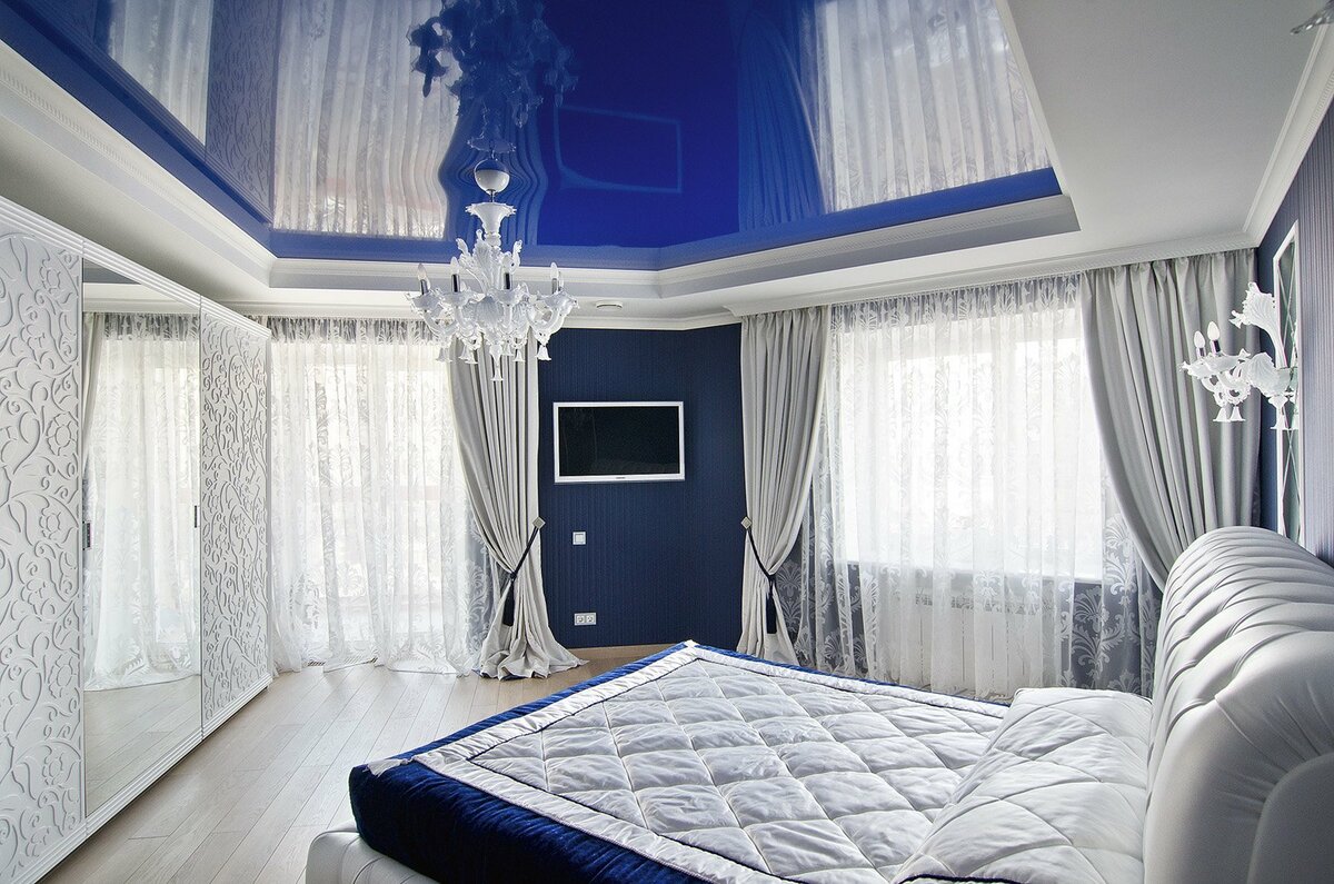 Натяжные потолки в спальне Москва