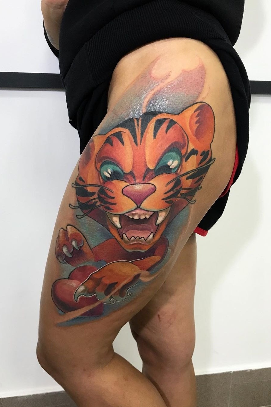 татуировка тигра в стиле newschool