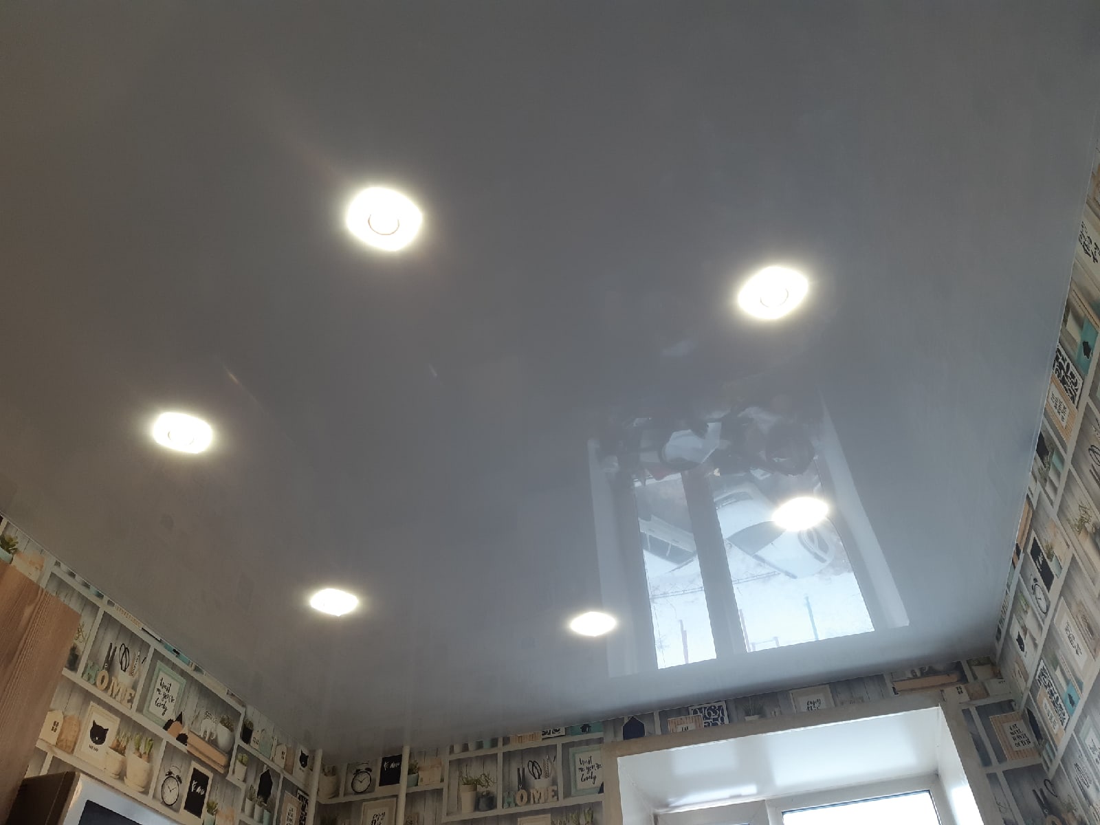 Глянцевый потолок на кухне фото Кострома