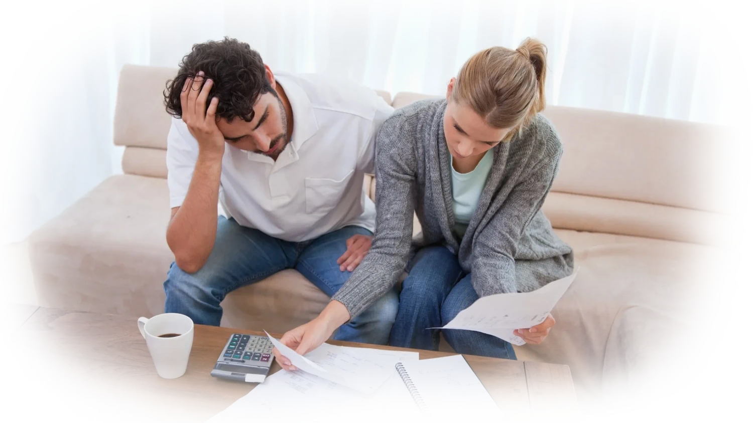 человек задумался, мужчина задумался, мужчина думает, человек думает