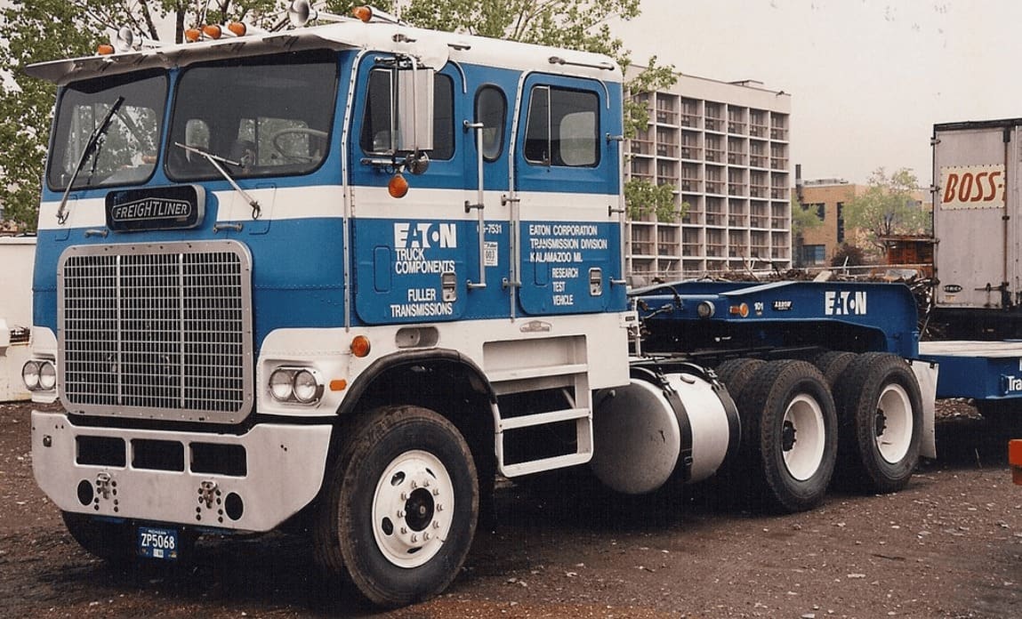 Эвакуатор Freightliner PowerLiner