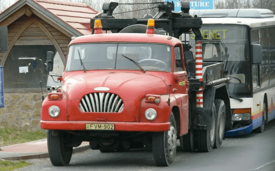 Эвакуатор TATRA T138