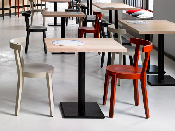 столы и стулья для кафе