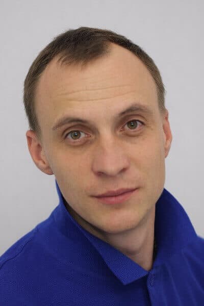 Доктор Старостин Александр Валерьевич имплантолог Имплантация зубов