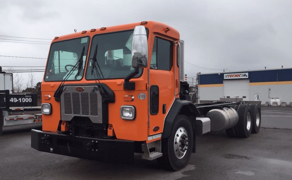 Эвакуатор Peterbilt 520, тягач