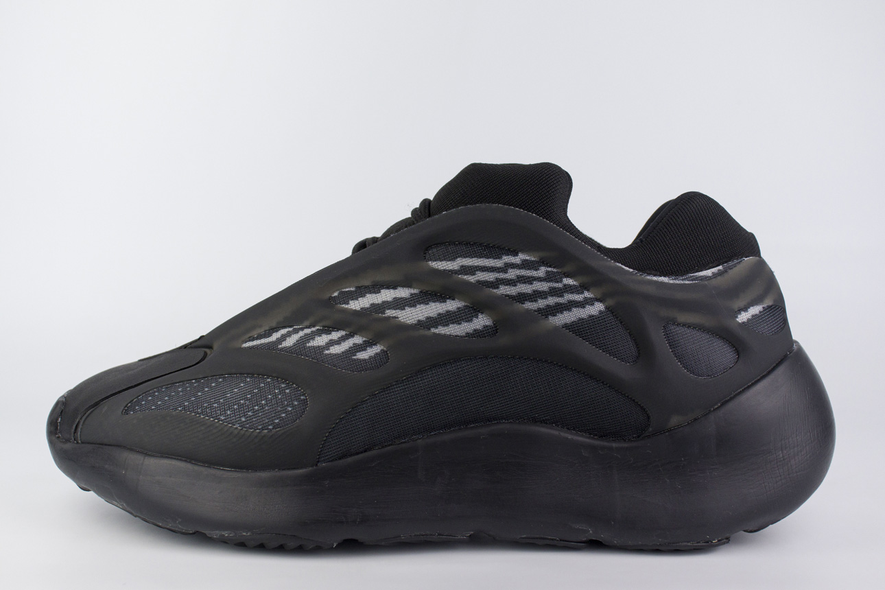 Yeezy Boost 700 v3 Wmns Alvah чаще выбирают клиенты