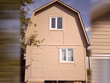 Покраска двухэтажного каркасного дома снаружи  в персиковый цвет  описание и цена