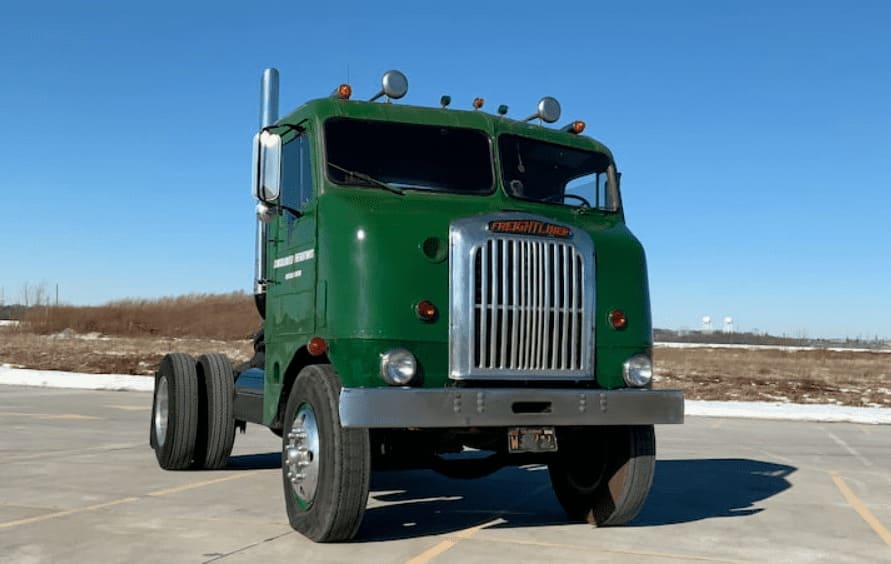 Эвакуатор Freightliner WF800, тягач