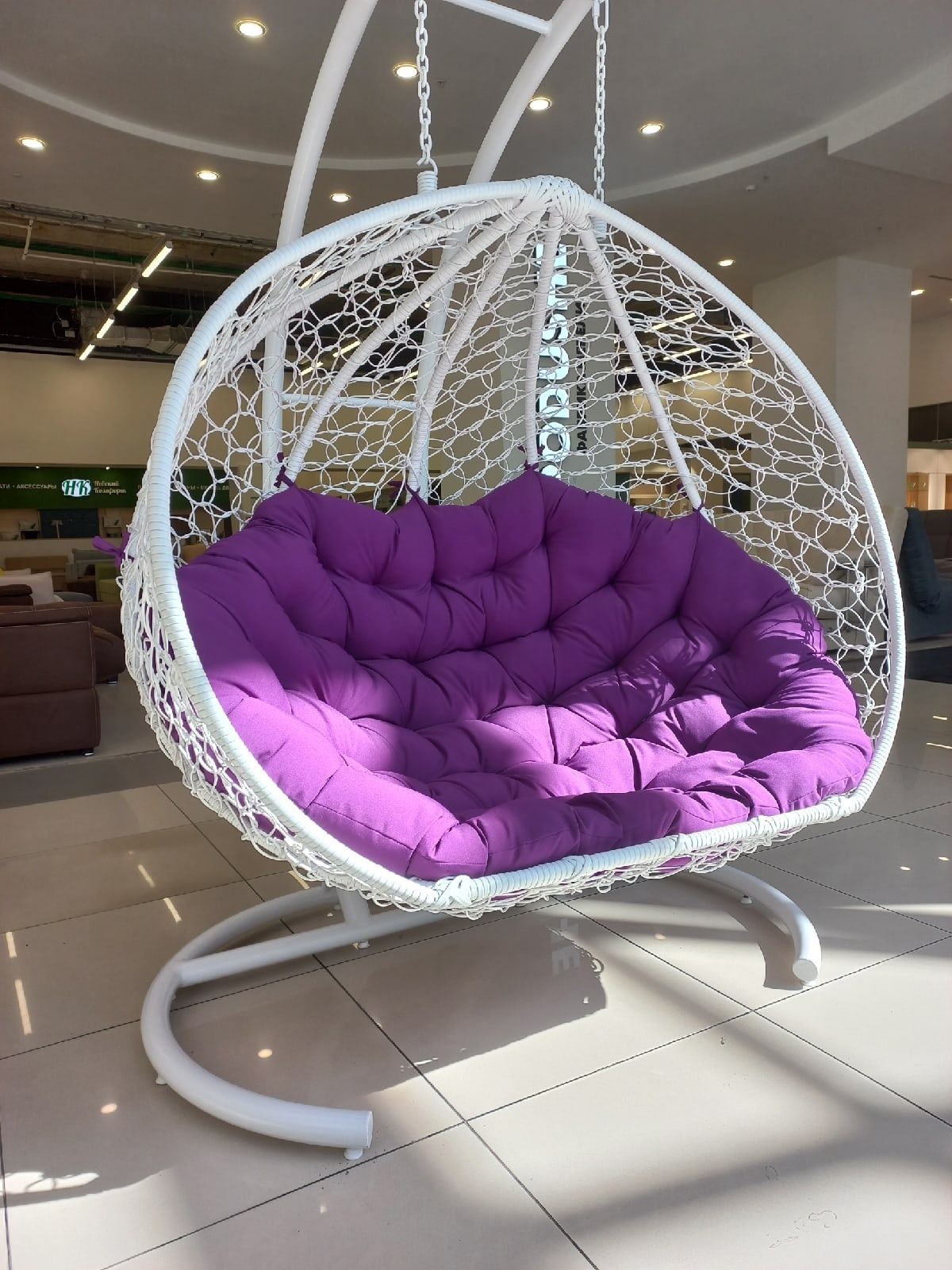 Подвесное кресло двухместное Стандарт цвет белое с пурпурной подушкой