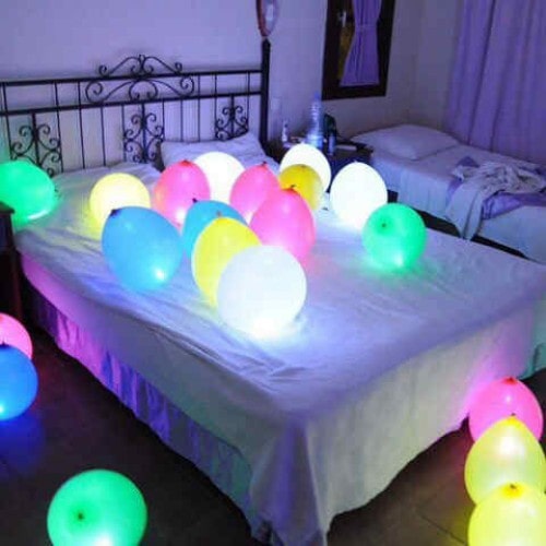 20 Воздушных светящихся шаров на кровать 