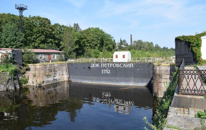 Петровский док – это одно из старейших гидротехнических сооружений Кронштадта