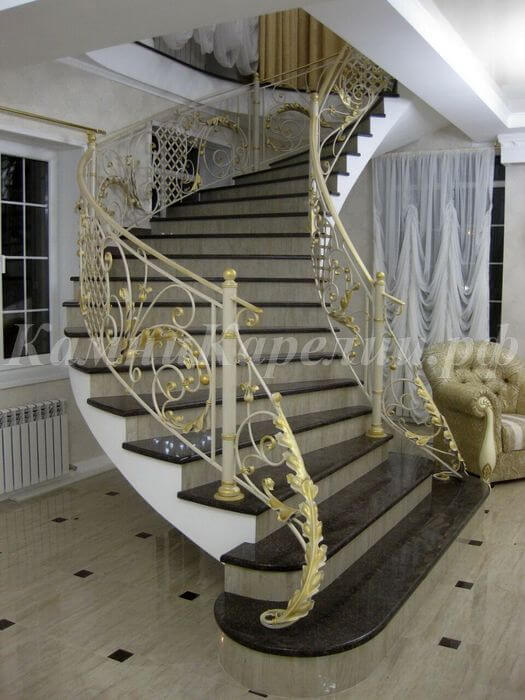 Декорированная винтовая лестница