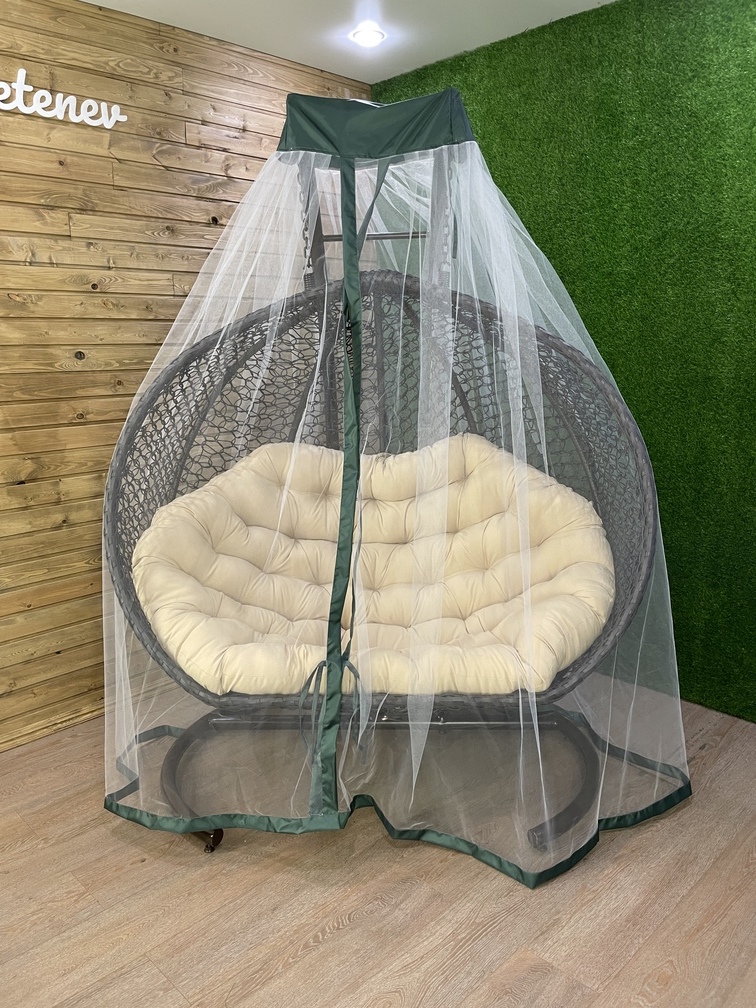 Москитная сетка закрытая на трехместное подвесное кресло с бежевой подушкой цвет зеленый
