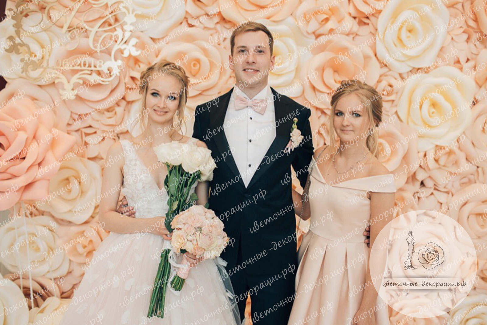 Персиковая фотозона на свадьбу