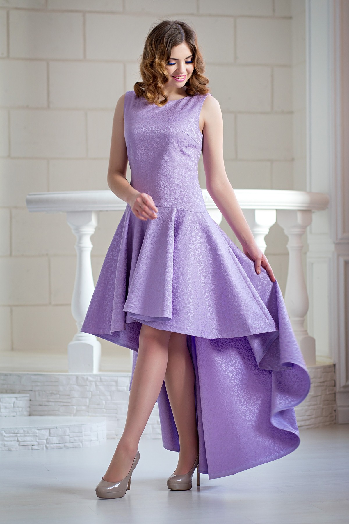 Красивое лиловое платье