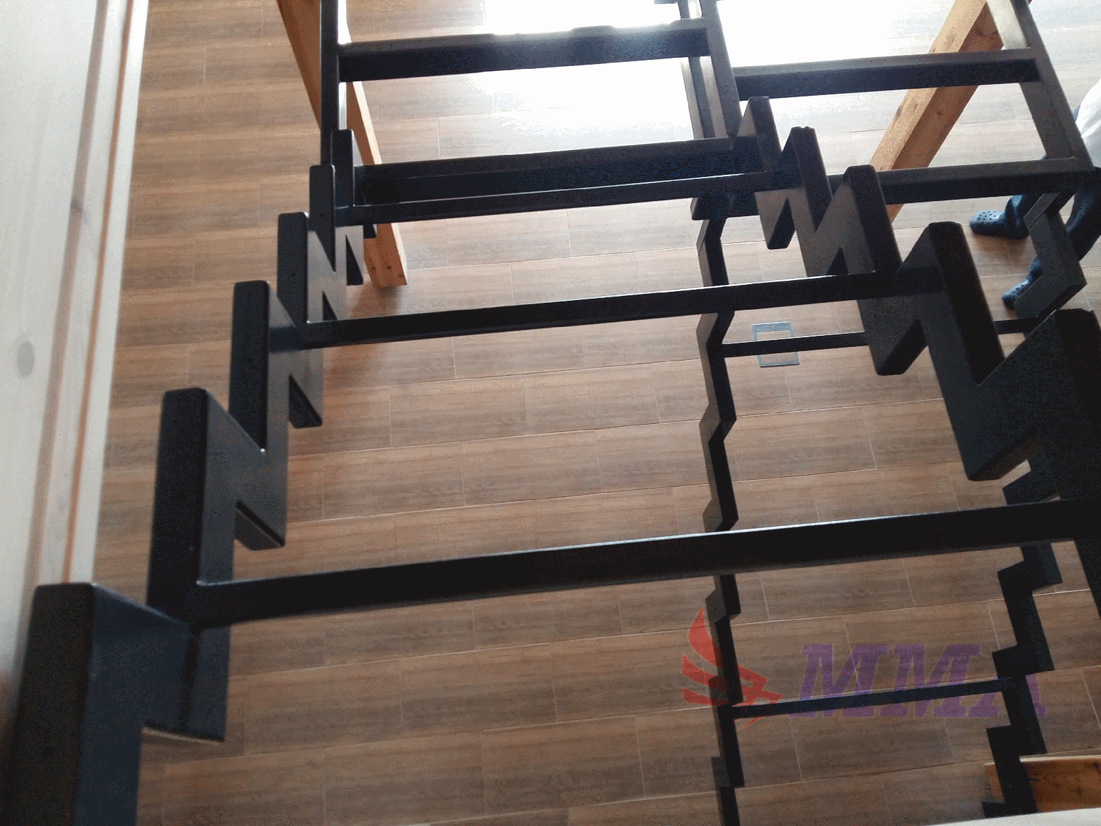 Профильная лестница на второй этаж. Ступени косоур из профильной трубы 40 40. Лестница на металлическом каркасе профиль 100х50х3. Профильная лестница Herl металл (mr07e). Лестница косоур из профильной трубы 40*20.