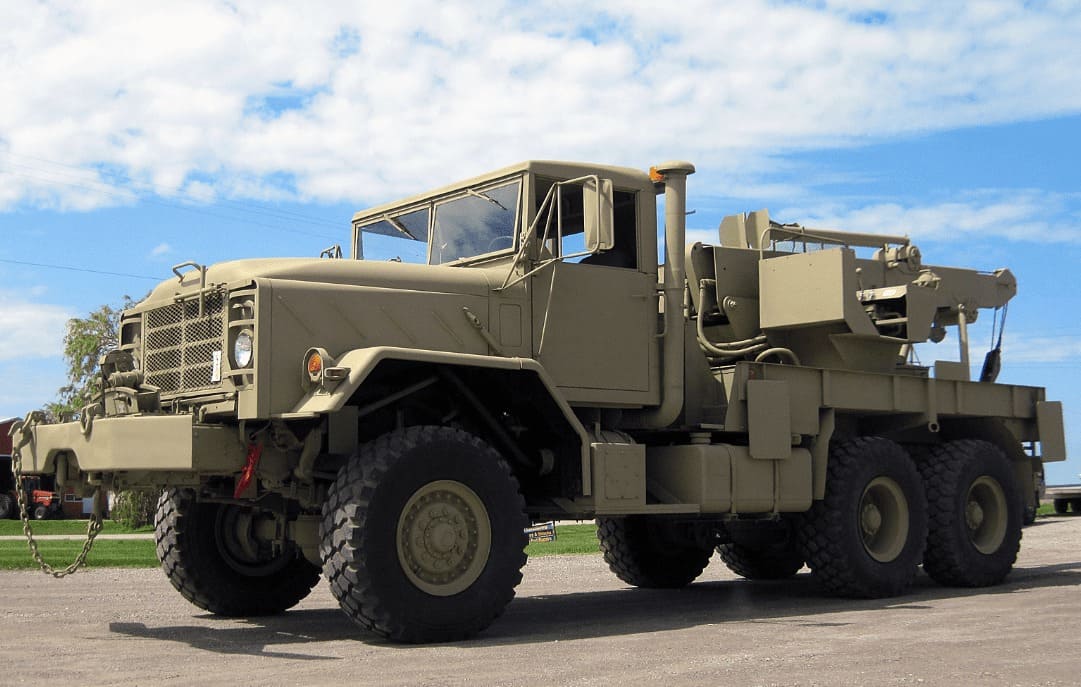 Эвакуатор OSHKOSH M809, военный