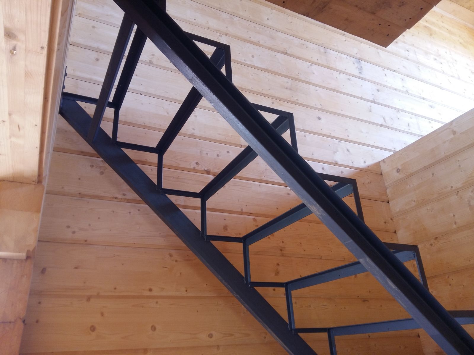 каркас лестницы, лестница на металлическом каркасе, каркас лестницы из металла,
